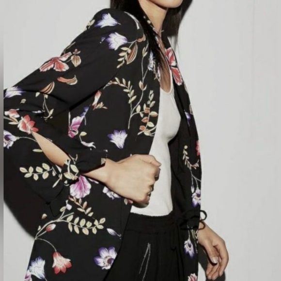 EXPRESS Floral Tie Sleeve Boyfriend Blazer EUC - Picture 2 of 11